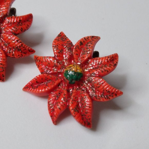 Vintage Red Poinsettia Flower Celluloid Clip On Earrings - Picture 5 of 16